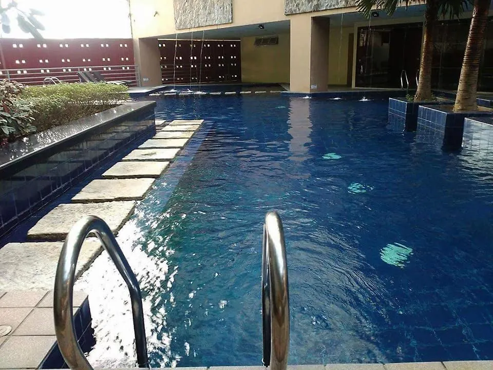 U607 Sunshine100 Netflix 65Inches Android Tv 40Mbps Wifi Karaoke Apart otel Pasig City