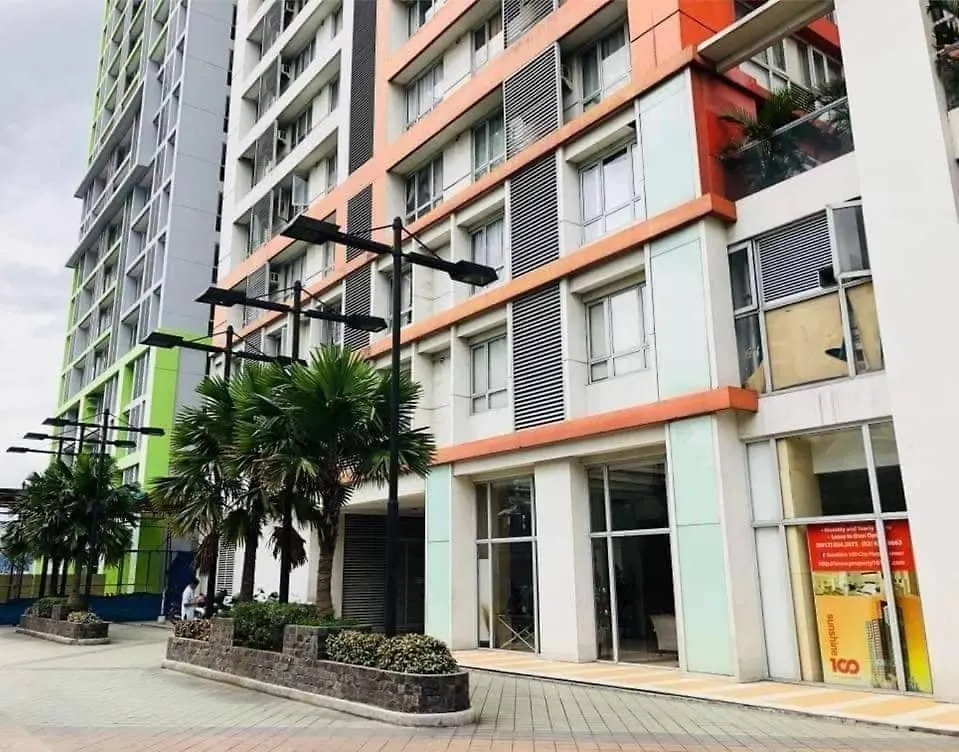 U607 Sunshine100 Netflix 65Inches Android Tv 40Mbps Wifi Karaoke Apart otel Pasig City