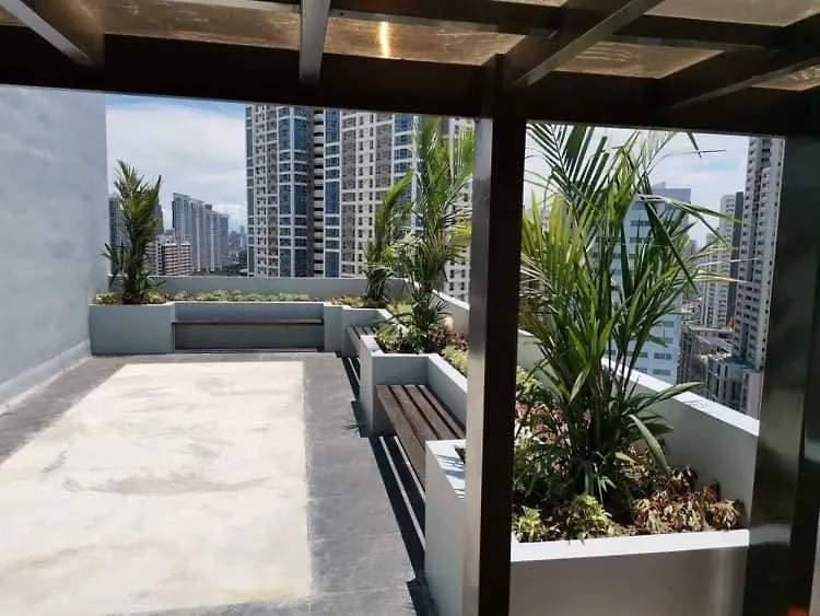 U607 Sunshine100 Netflix 65Inches Android Tv 40Mbps Wifi Karaoke Apart otel Pasig City