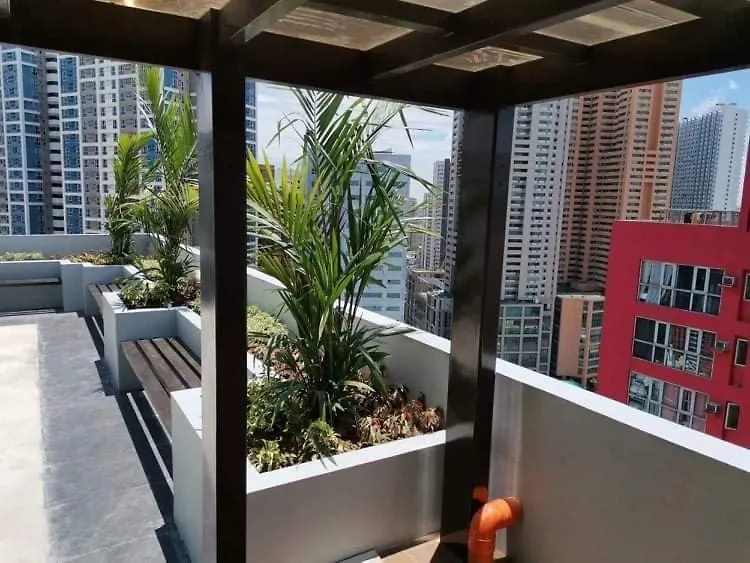 U607 Sunshine100 Netflix 65Inches Android Tv 40Mbps Wifi Karaoke Apart otel Pasig City